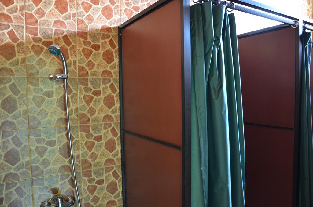 The Eco-Living Hostel Denpasar  Bilik gambar