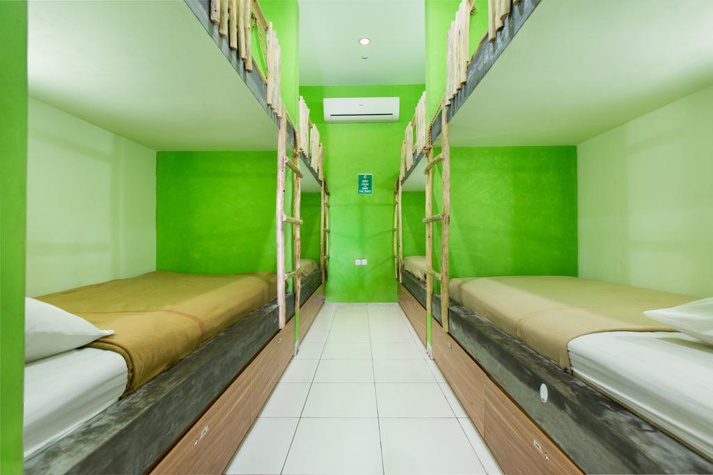 The Eco-Living Hostel Denpasar  Luaran gambar